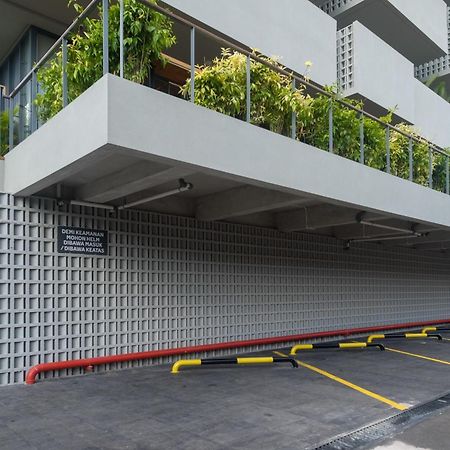 Sans Hotel Rg Living Jogja By Reddoorz Pakualaman Экстерьер фото