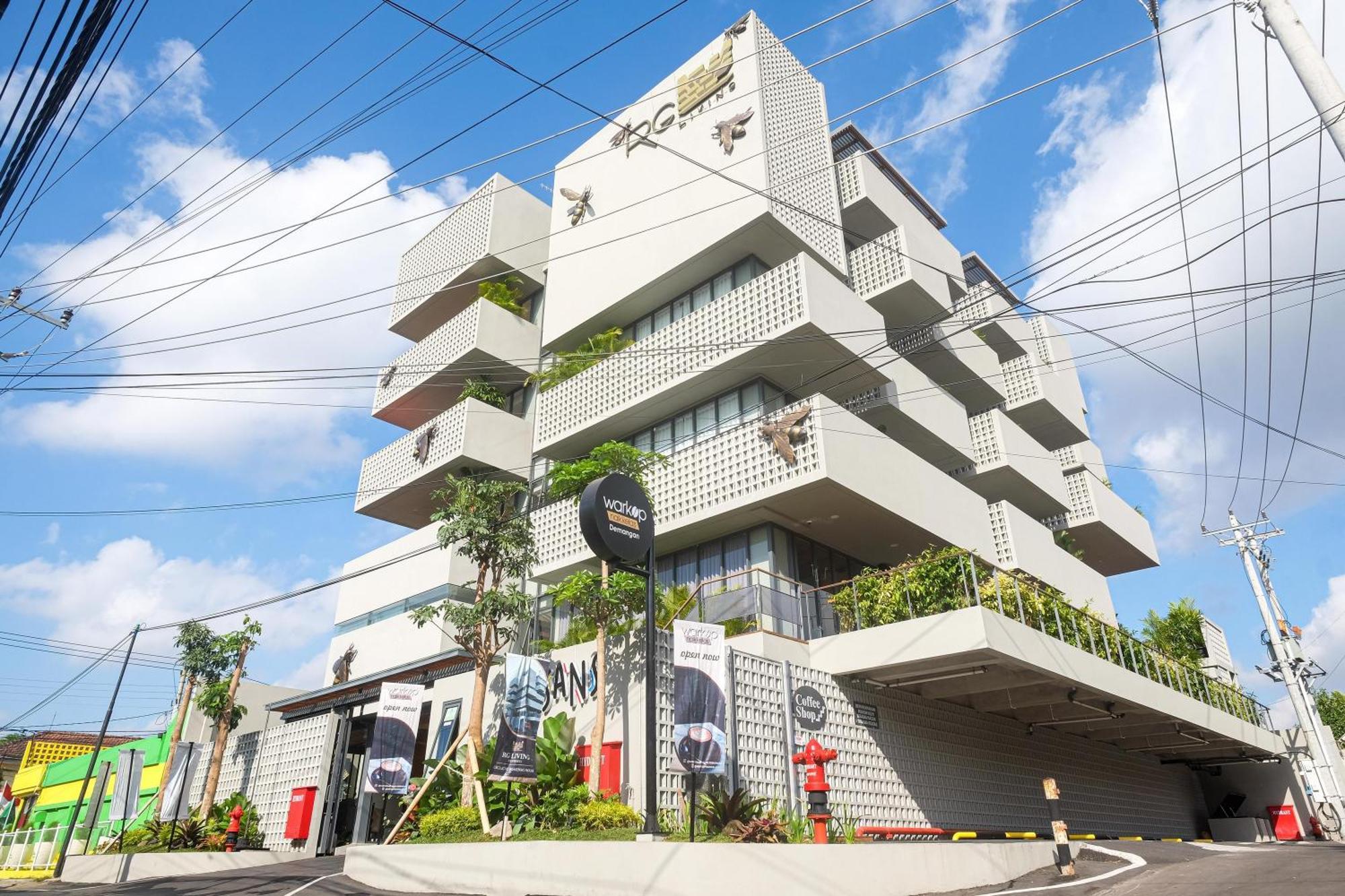 Sans Hotel Rg Living Jogja By Reddoorz Pakualaman Экстерьер фото