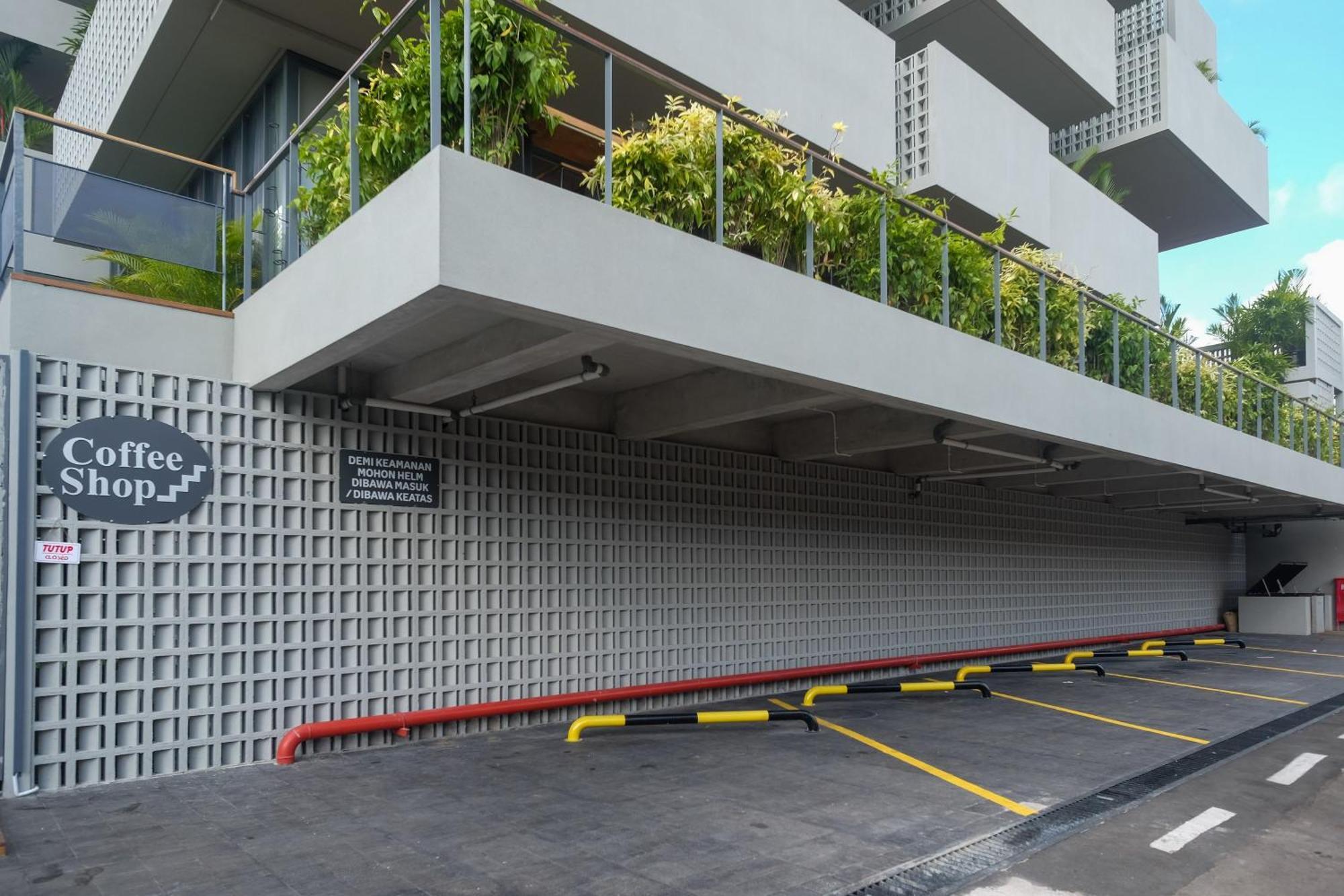 Sans Hotel Rg Living Jogja By Reddoorz Pakualaman Экстерьер фото