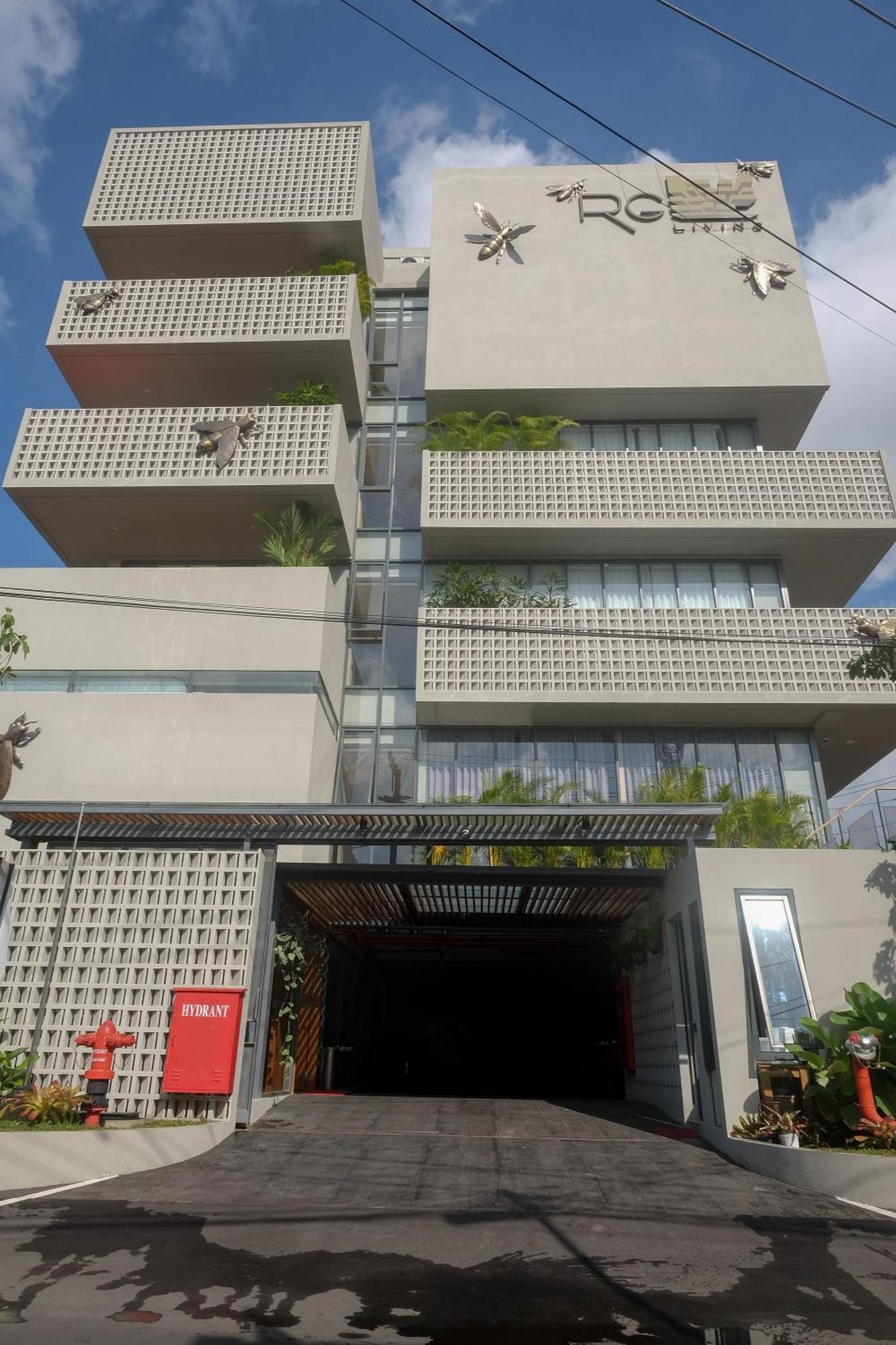 Sans Hotel Rg Living Jogja By Reddoorz Pakualaman Экстерьер фото