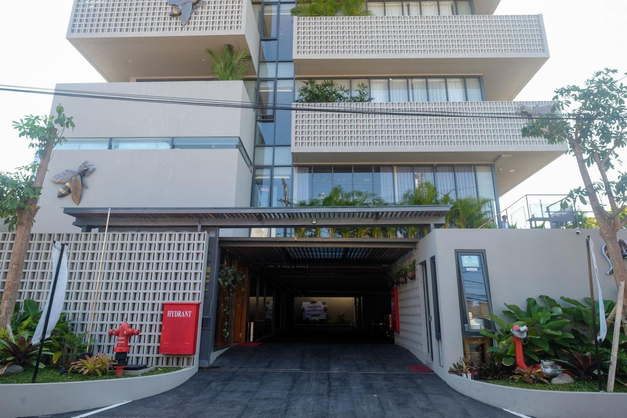Sans Hotel Rg Living Jogja By Reddoorz Pakualaman Экстерьер фото