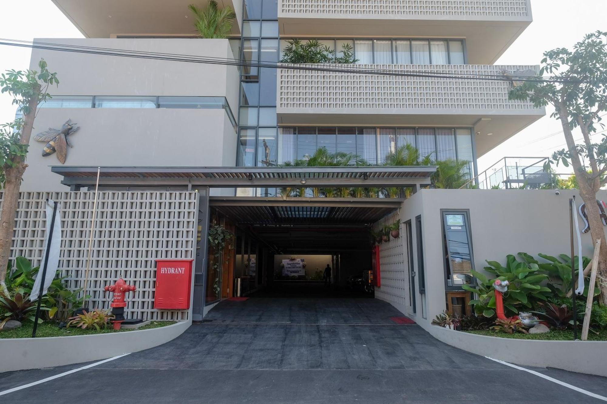 Sans Hotel Rg Living Jogja By Reddoorz Pakualaman Экстерьер фото