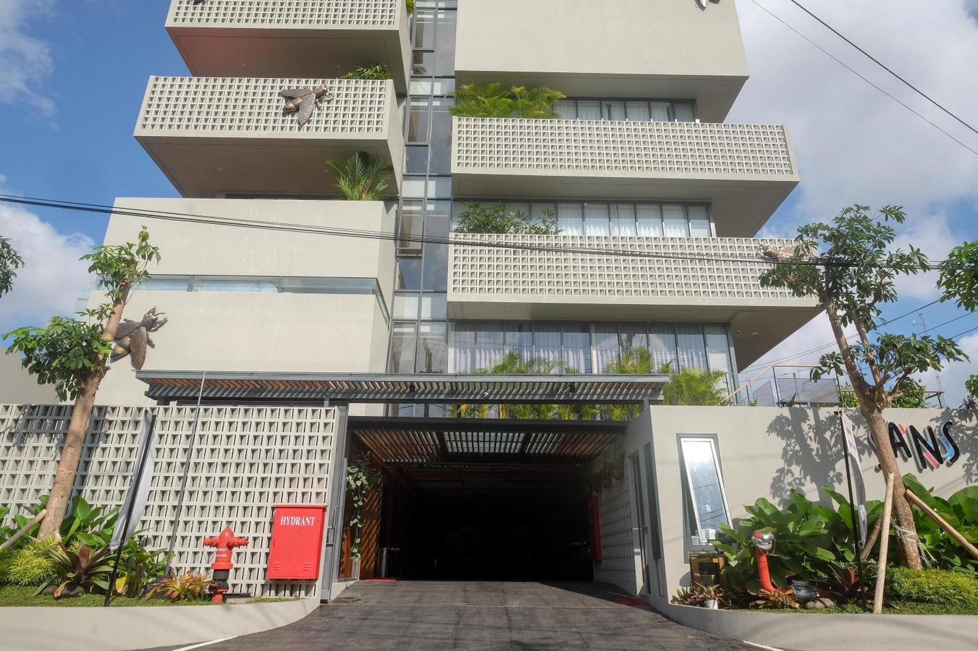 Sans Hotel Rg Living Jogja By Reddoorz Pakualaman Экстерьер фото