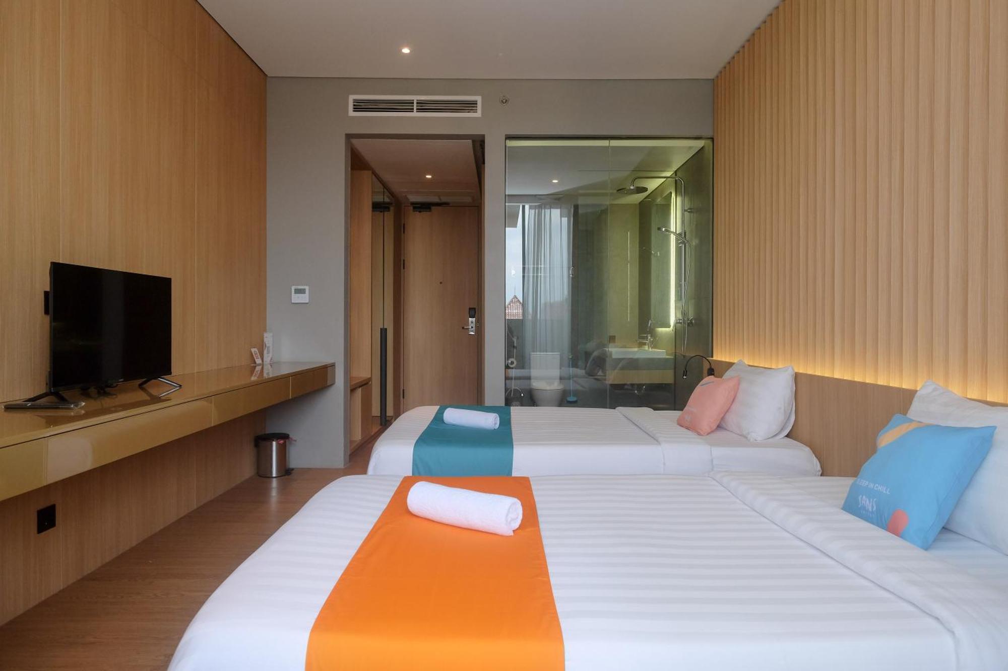 Sans Hotel Rg Living Jogja By Reddoorz Pakualaman Экстерьер фото