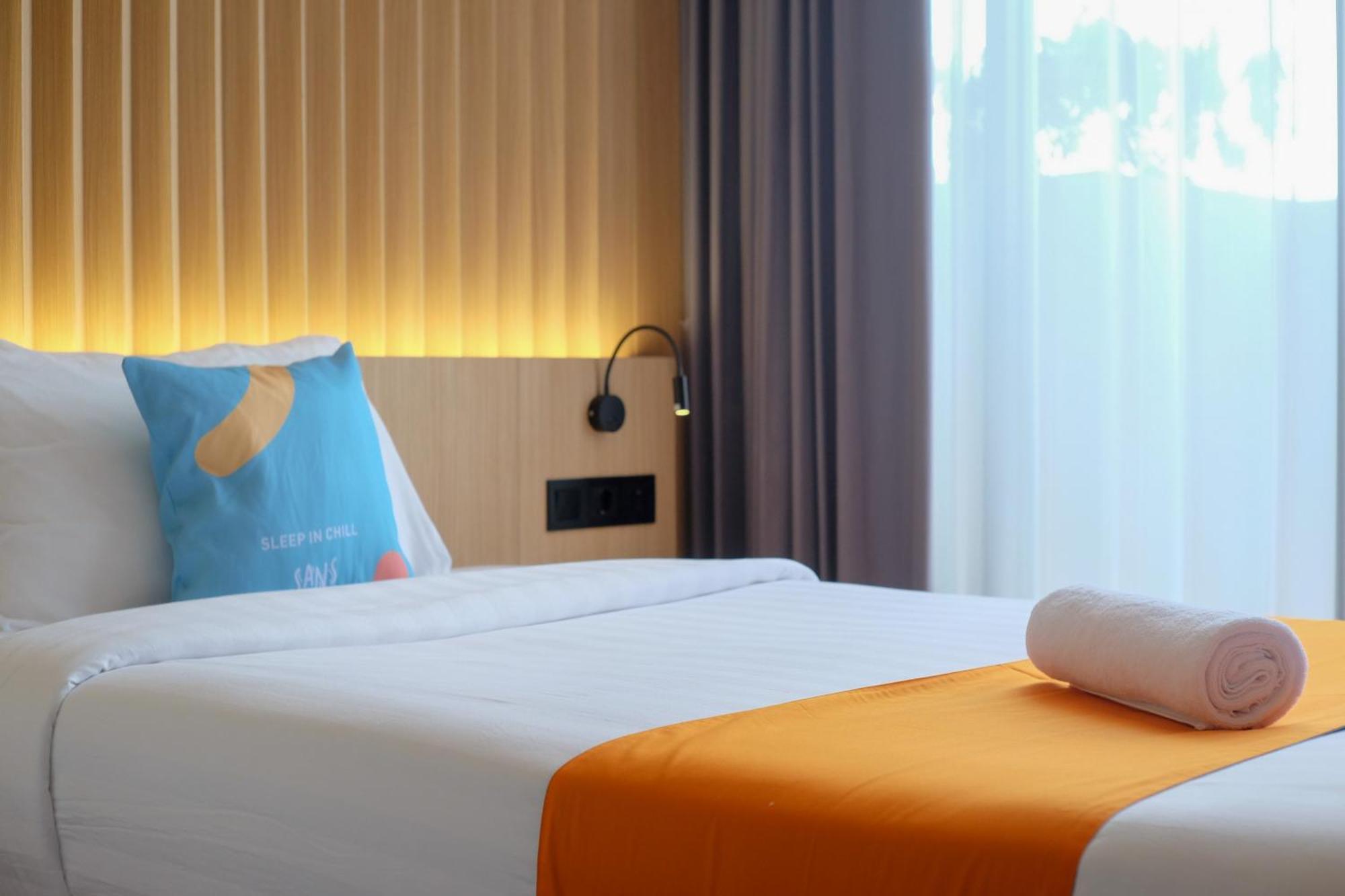 Sans Hotel Rg Living Jogja By Reddoorz Pakualaman Экстерьер фото