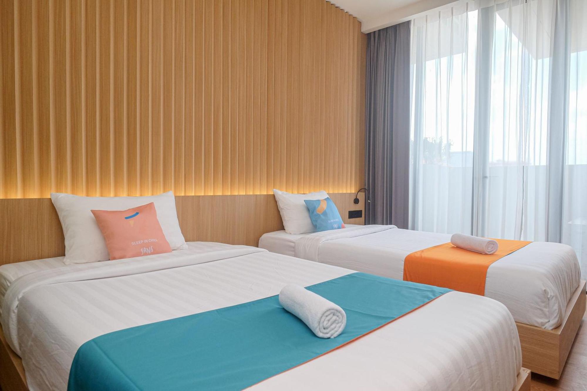 Sans Hotel Rg Living Jogja By Reddoorz Pakualaman Экстерьер фото