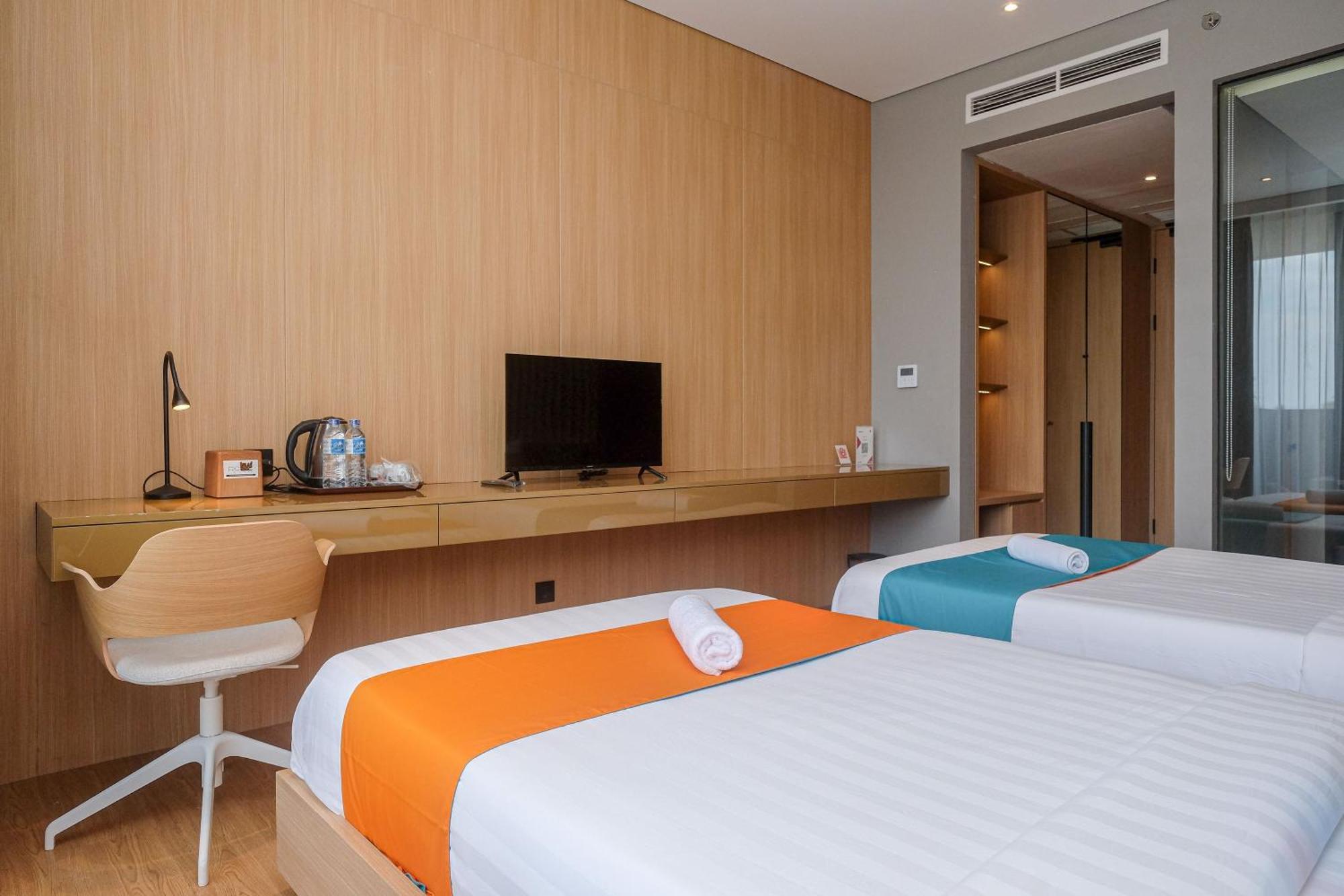 Sans Hotel Rg Living Jogja By Reddoorz Pakualaman Экстерьер фото