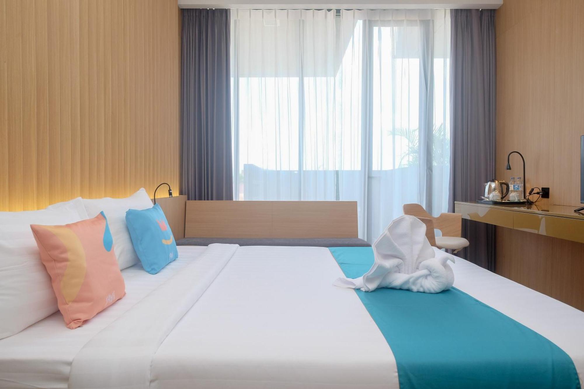 Sans Hotel Rg Living Jogja By Reddoorz Pakualaman Экстерьер фото