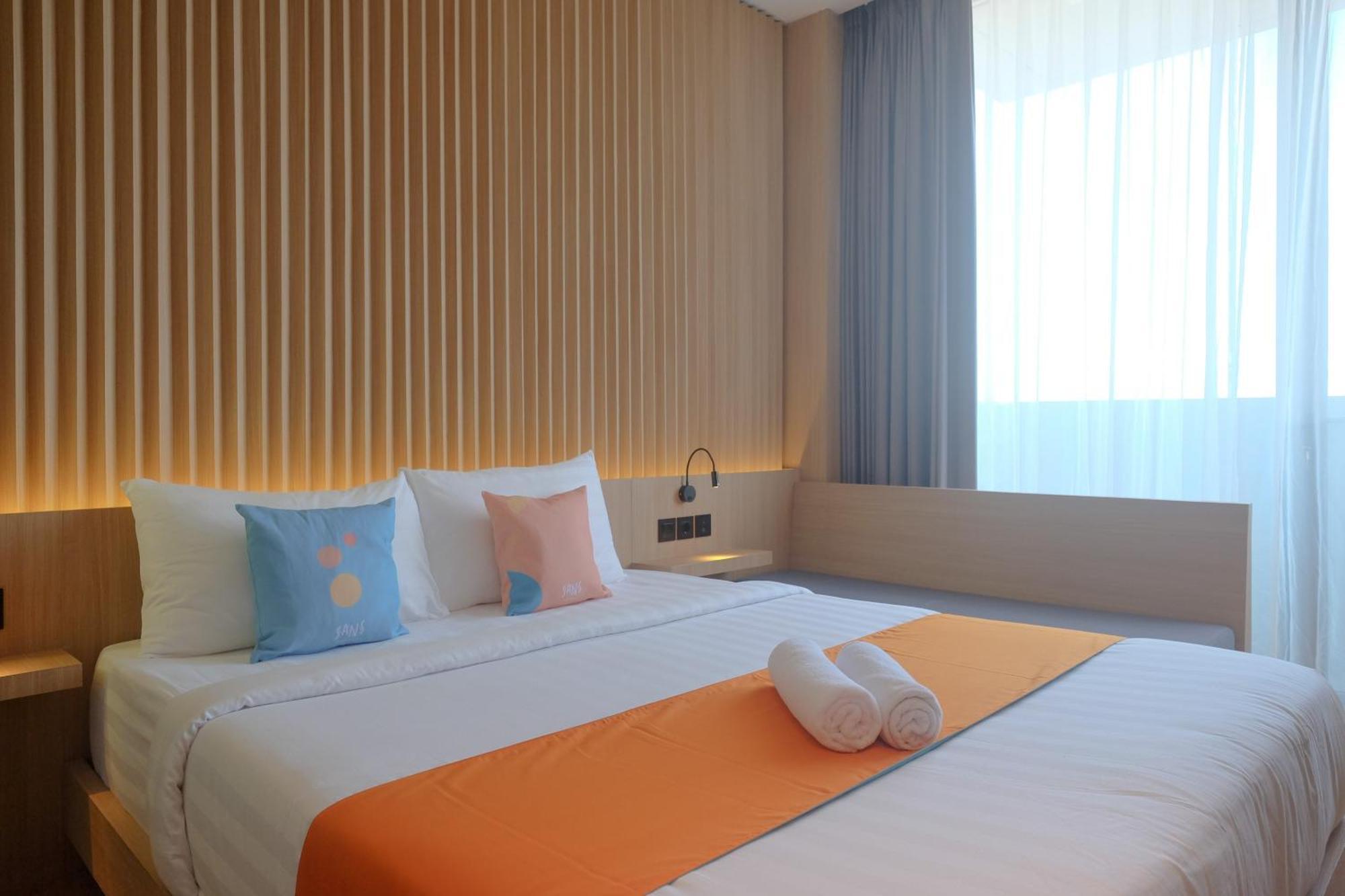 Sans Hotel Rg Living Jogja By Reddoorz Pakualaman Экстерьер фото