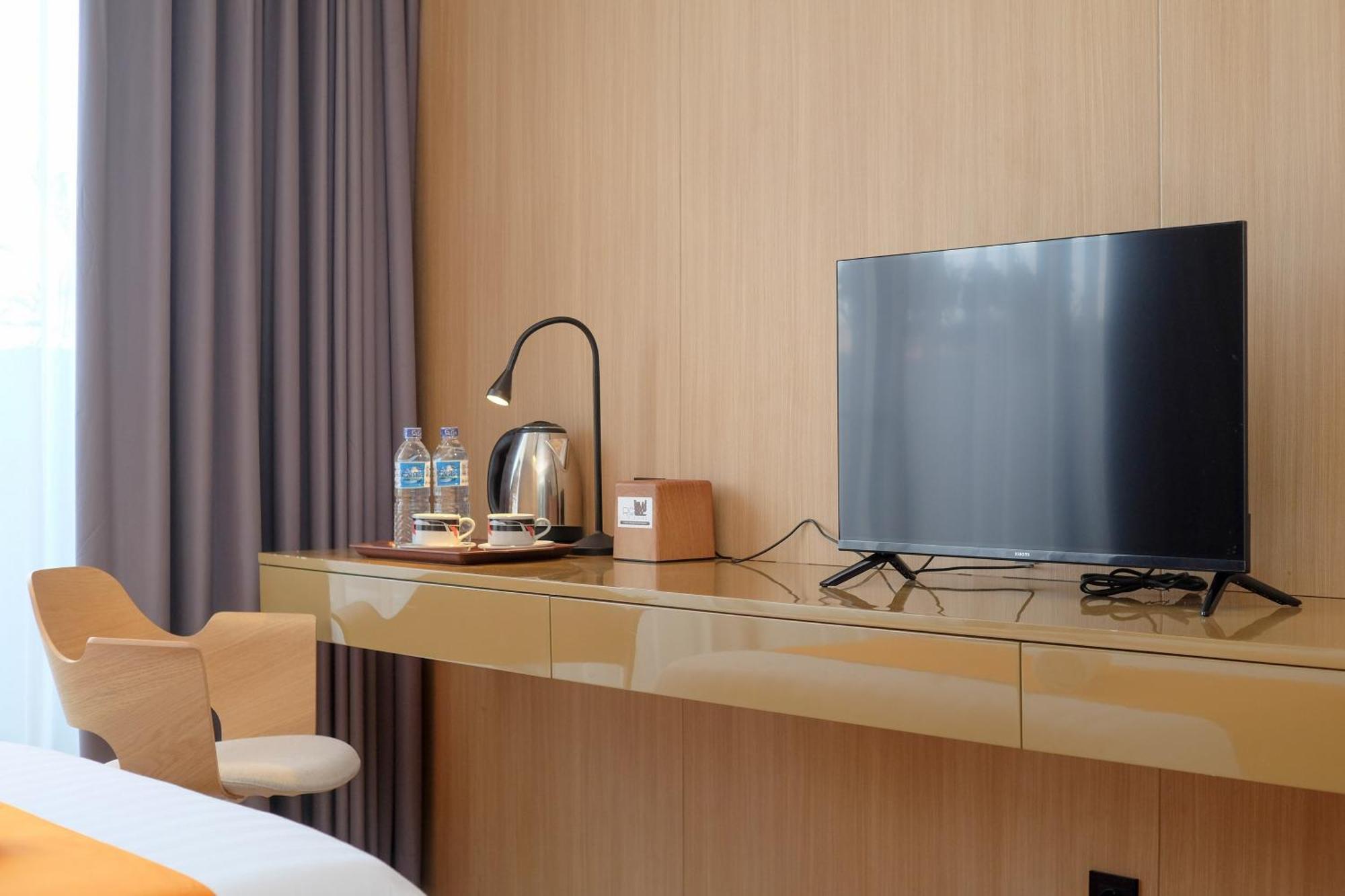 Sans Hotel Rg Living Jogja By Reddoorz Pakualaman Экстерьер фото