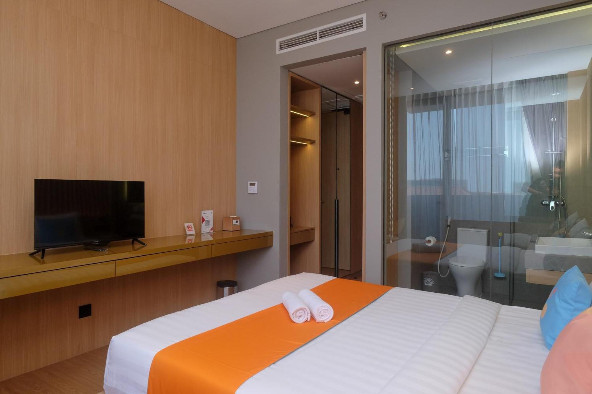 Sans Hotel Rg Living Jogja By Reddoorz Pakualaman Экстерьер фото