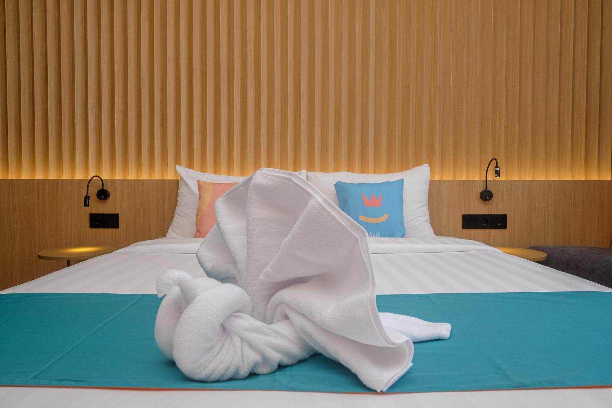 Sans Hotel Rg Living Jogja By Reddoorz Pakualaman Экстерьер фото