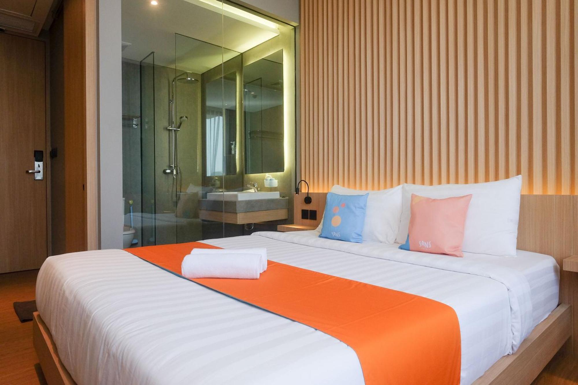 Sans Hotel Rg Living Jogja By Reddoorz Pakualaman Экстерьер фото