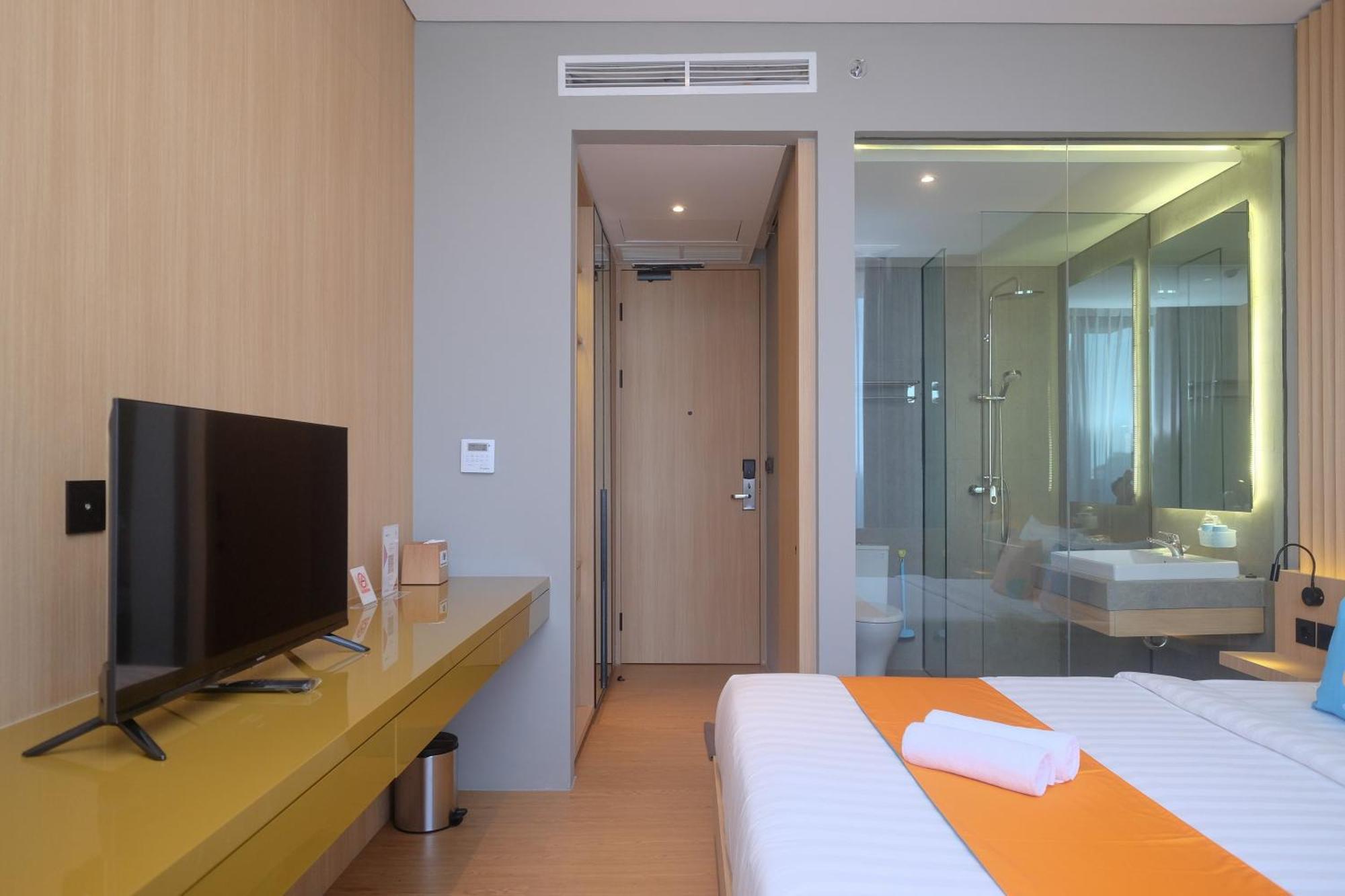 Sans Hotel Rg Living Jogja By Reddoorz Pakualaman Экстерьер фото