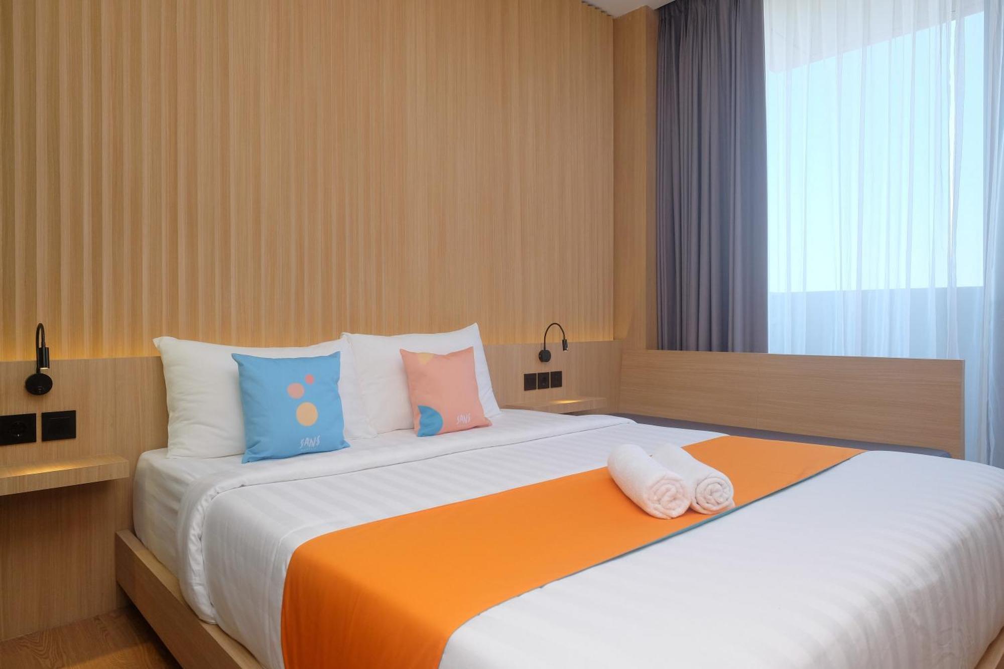 Sans Hotel Rg Living Jogja By Reddoorz Pakualaman Экстерьер фото